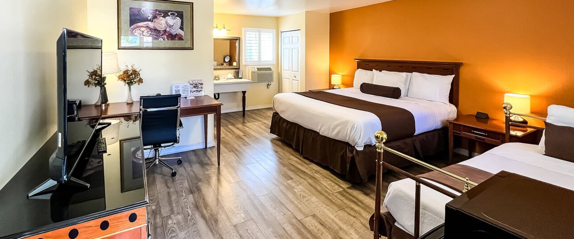 What is the Average Check-Out Time for Rooms at Inn & Suites in Northern California?